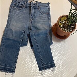 Denim Forum Nico Cropped Blue Jeans